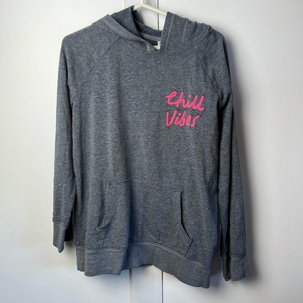 OLD NAVY Kids Long Sleeve with 'Chill Vibes' Text and Back Peace ✌🏾Embroiderery